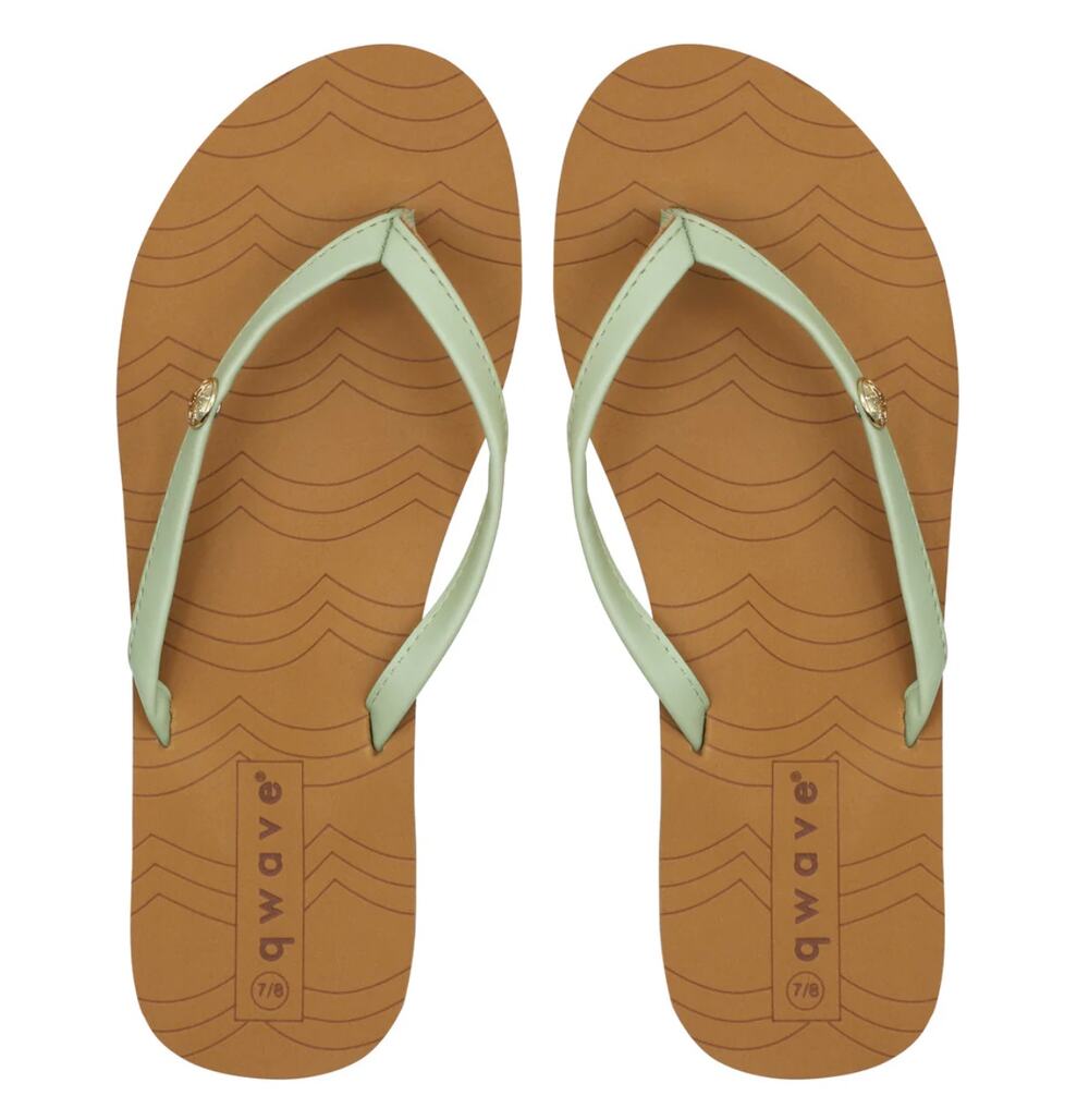 QWAVE Womens Medallion Sage Green Tan Coastal Beach Flip Flops Size 6.5 New